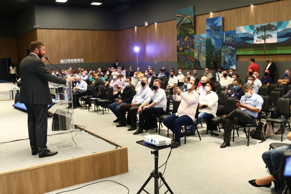 De volta ao Crea-PR, Joel pôde falar diretamente aos profissionais e às entidades paranaenses