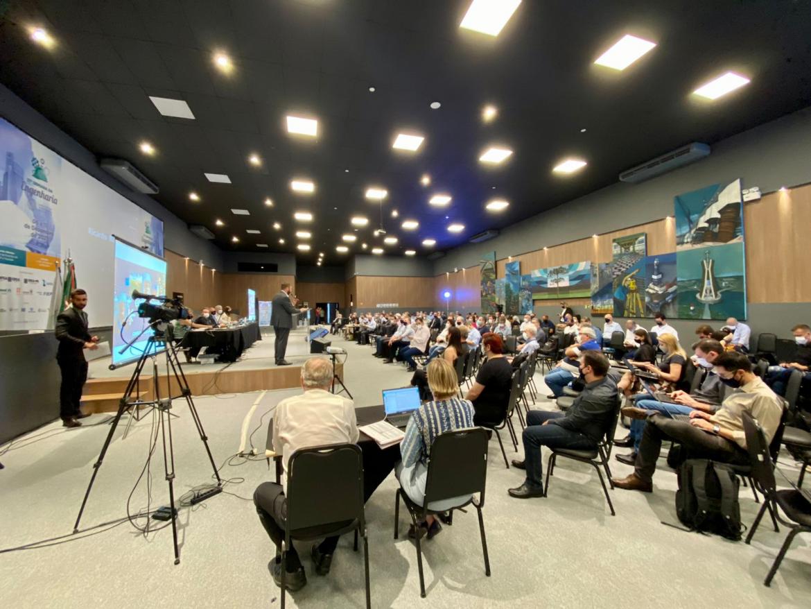 Presidente do Confea foi recebido pelo presidente Ricardo Rocha, pelo conselheiro federal Daniel Galafassi e pelo vice-presidente do Crea-PR  Clodomir Ascari e pela diretora Adriana Baumel