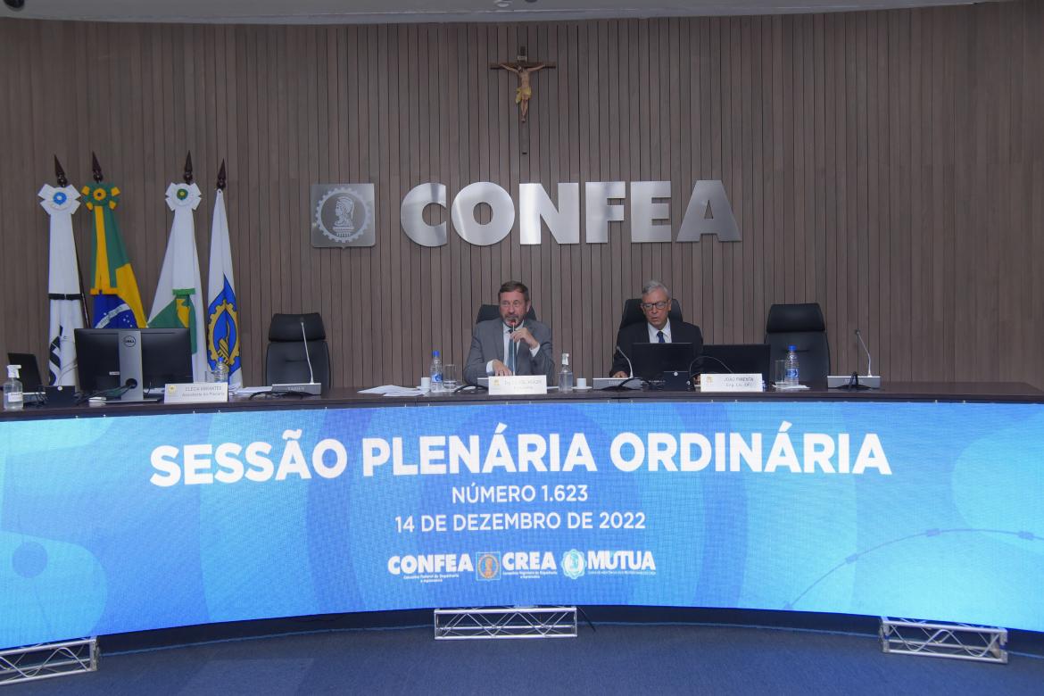 Presidente e vice-presidente do Confea, Joel Krüger, e João Carlos Pimenta, respectivamente, na condução dos trabalhos da plenária