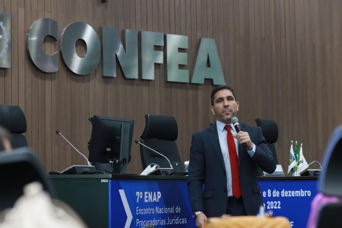 Procurador da Fazenda Nacional Rafael Vasconcelos: palestra prestigiada atentamente pelos procuradores dos Creas e do Confea