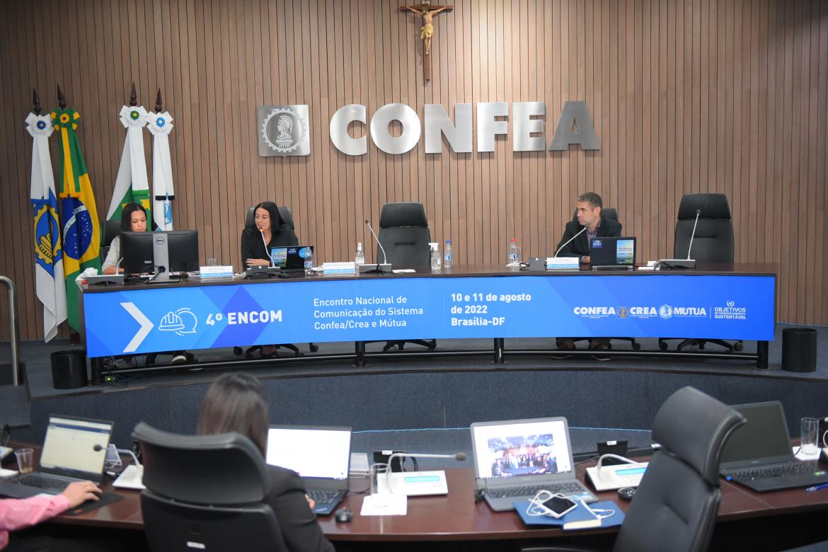 Mesa de encerramento do Encom