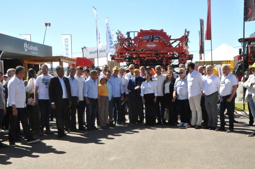 Em sua 17ª edição, Bahia Farm Show foi aberta pelo presidente Luís Inácio Lula da Silva e outras autoridades, ao lado do presidente da AIBA, Odacil Ranzi