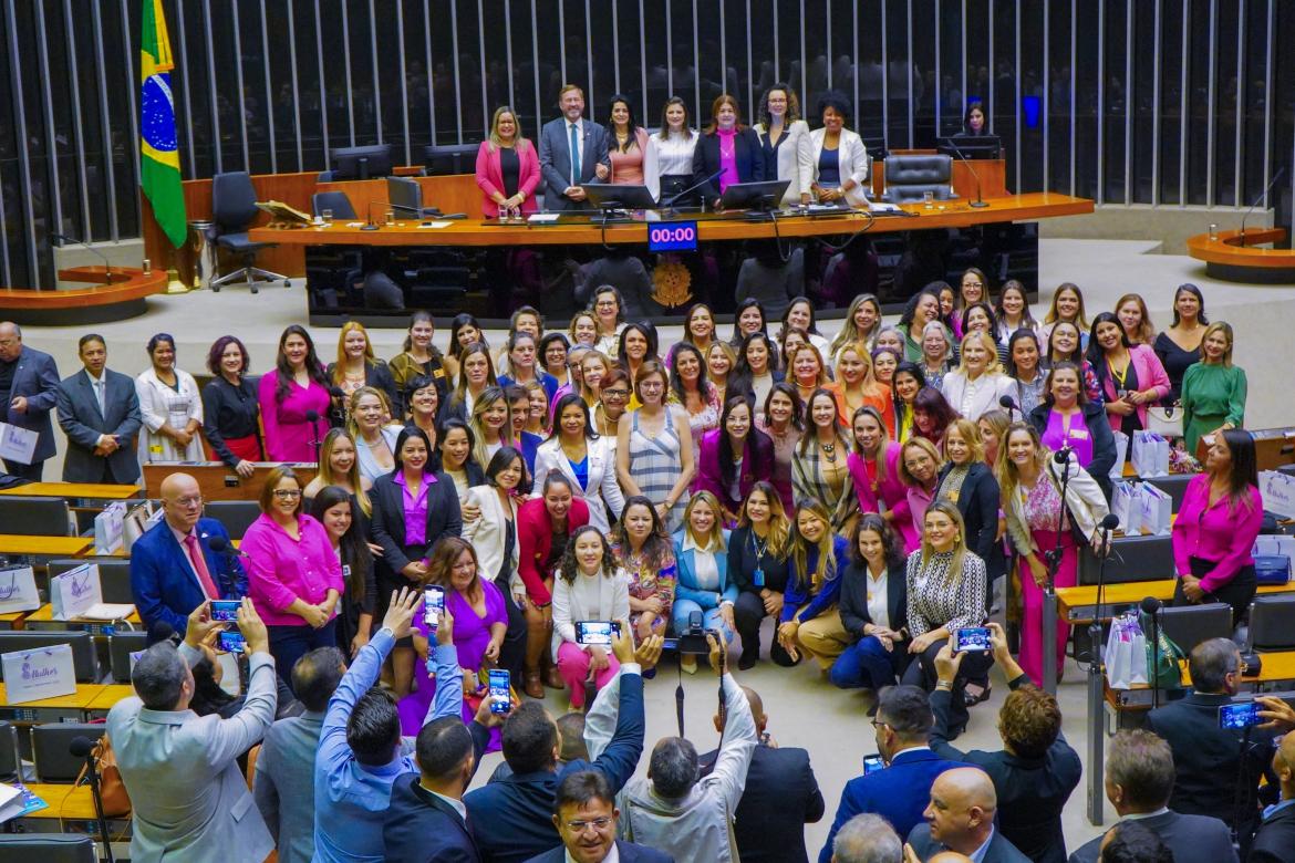 Com a participação de centenas de lideranças do Sistema, Confea promoveu sessão solene em homenagem ao Dia Internacional da Mulher na Engenharia, na Câmara dos Deputados