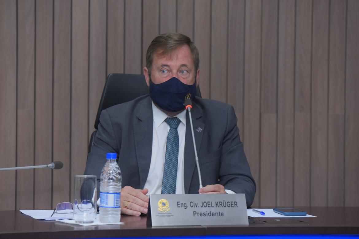 Presidente Joel Krüger conduziu a plenária de posse dos novos conselheiros