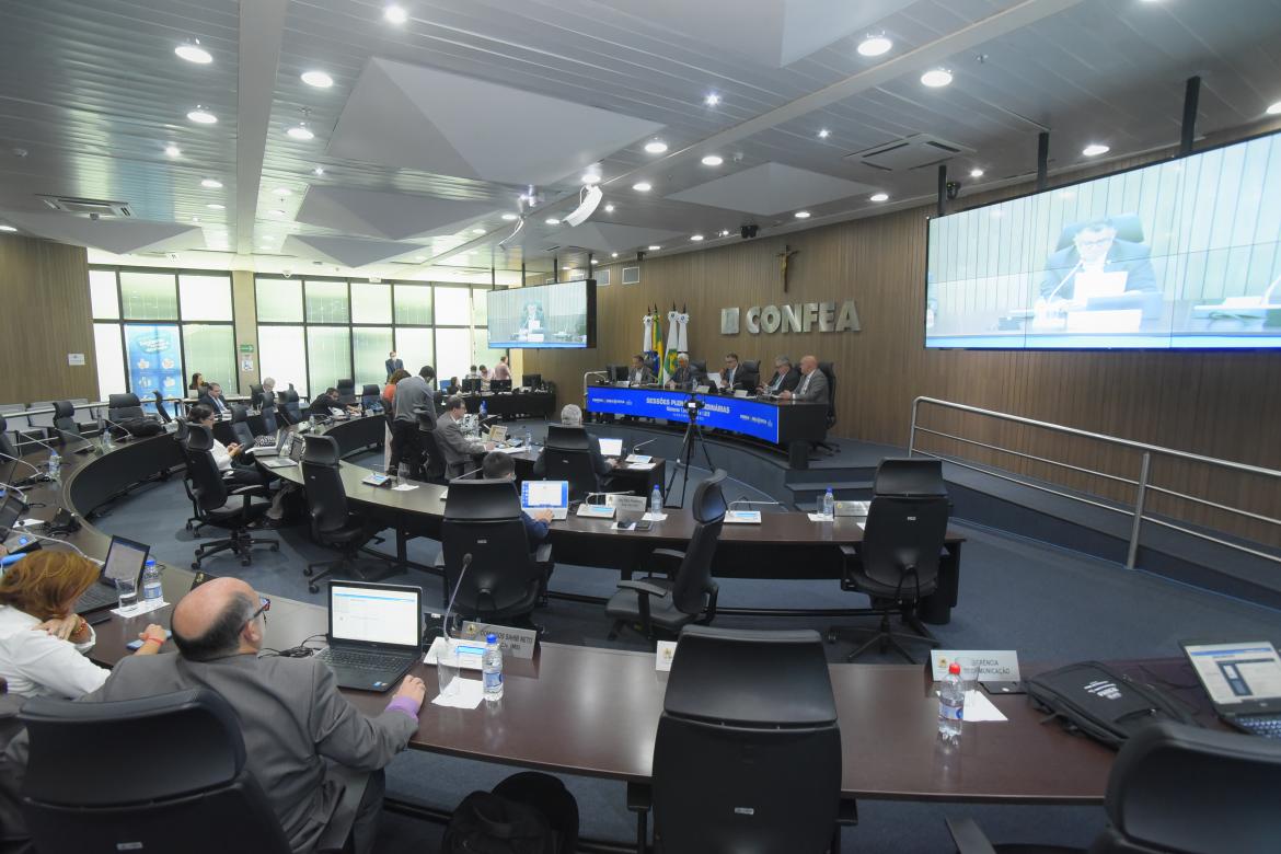 Dedicada a informes, plenária foi encerrada para o trabalho interno das comissões