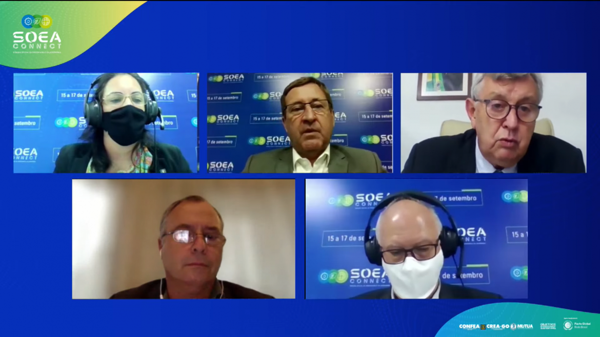 Conselheira federal eng. agr. Andréa Brondani moderou o debate com as participações do presidente do Confea, eng. civ. Joel Krüger; do senador eng. agr. Luis Carlos Heinze; fiscal agropecuário do Mapa, eng. agr. Silvio Testasecca, e do chefe de gabinete do Confea, eng. agr. Luiz Antonio Rossafa