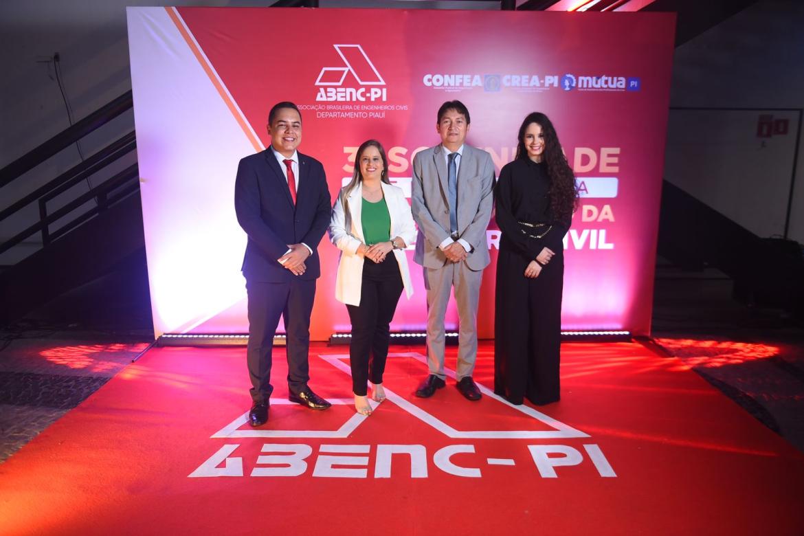Solenidade de entrega da Medalha de Honra ao Mérito da Engenharia Civil da Abenc-PI: assessor da presidência do Confea Samuel Pinheiro; presidente da Abenc-PI, Dominique de Oliveira; conselheiro federal eng. agr. Francisco Lira e segunda vice-presidente da Associação, Joyce Medeiros