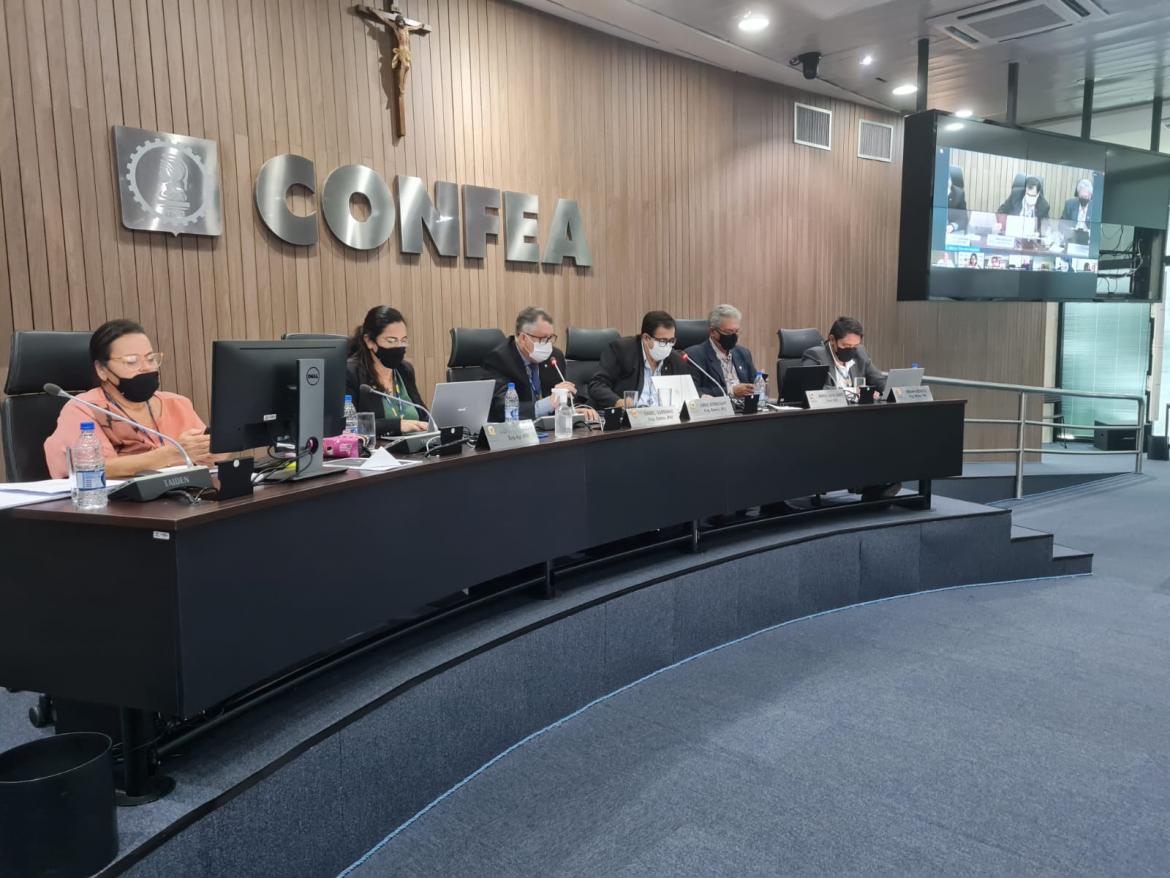 Assistente executiva da Comissão do Mérito, Neuzi Lima; conselheira federal Andréa Brondani; chanceler do Mérito, conselheiro federal Daniel Sobrinho; chanceler adjunto, conselheiro federal Jorge Luiz Bitencourt; e conselheiros federais Mário Cavalcanti e Renan Azevedo no segundo workshop da CME