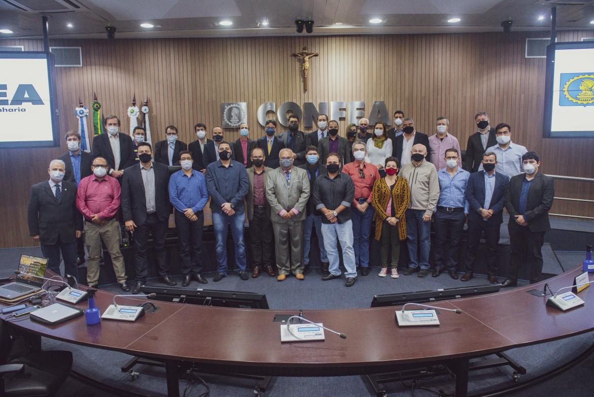 Participantes da plenária da Coordenadoria Nacional de Câmaras Especializadas de Engenharia Elétrica