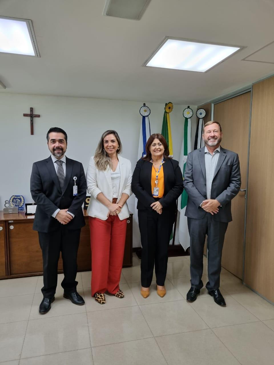 Assessor da presidência Flávio Bolzan, presidente e vice-presidente do Crea-AC, Carmem Nardino e Lya Beiruth, e presidente do Confea, eng. civ. Joel Krüger