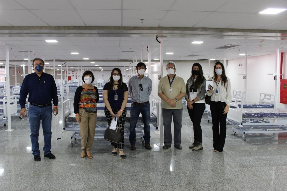 equipe do Crea-DF visitam hospital de campanha de Brasília