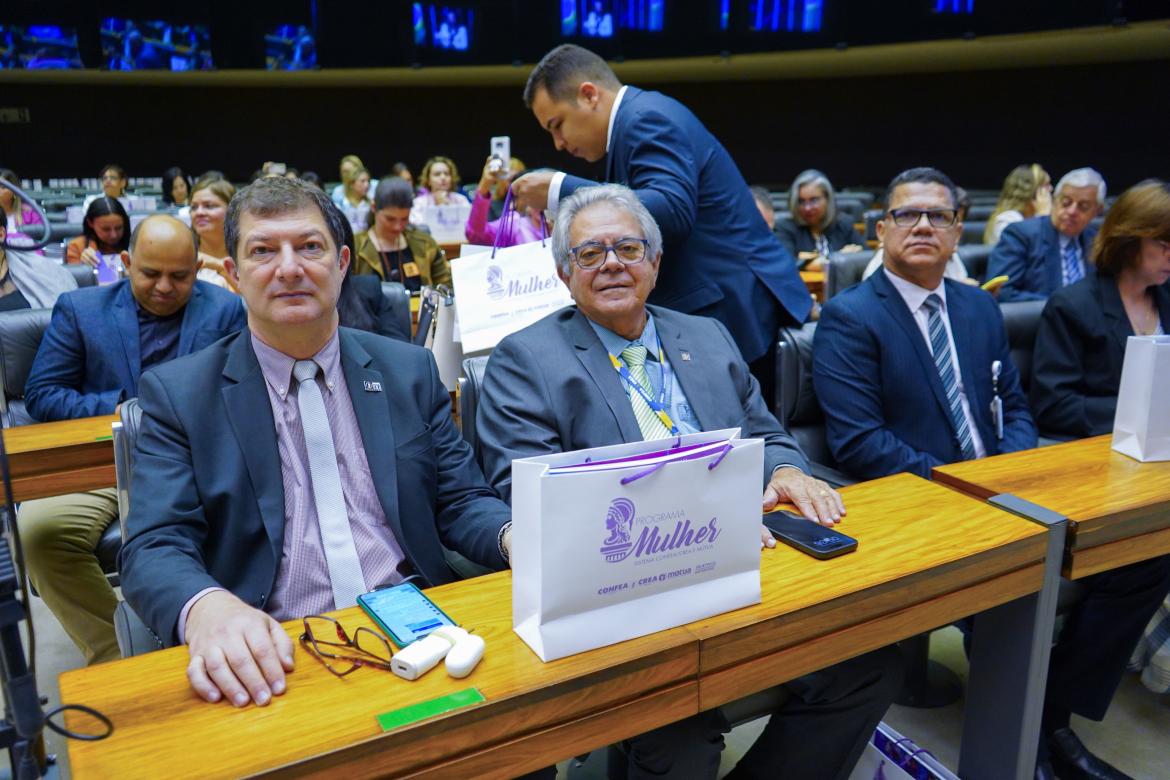 Vice-presidente do Confea, eng. eletric. Evânio Nicoleit; conselheiro federal geol. Mário Cavalcanti e conselheiro federal Neemias Barbosa