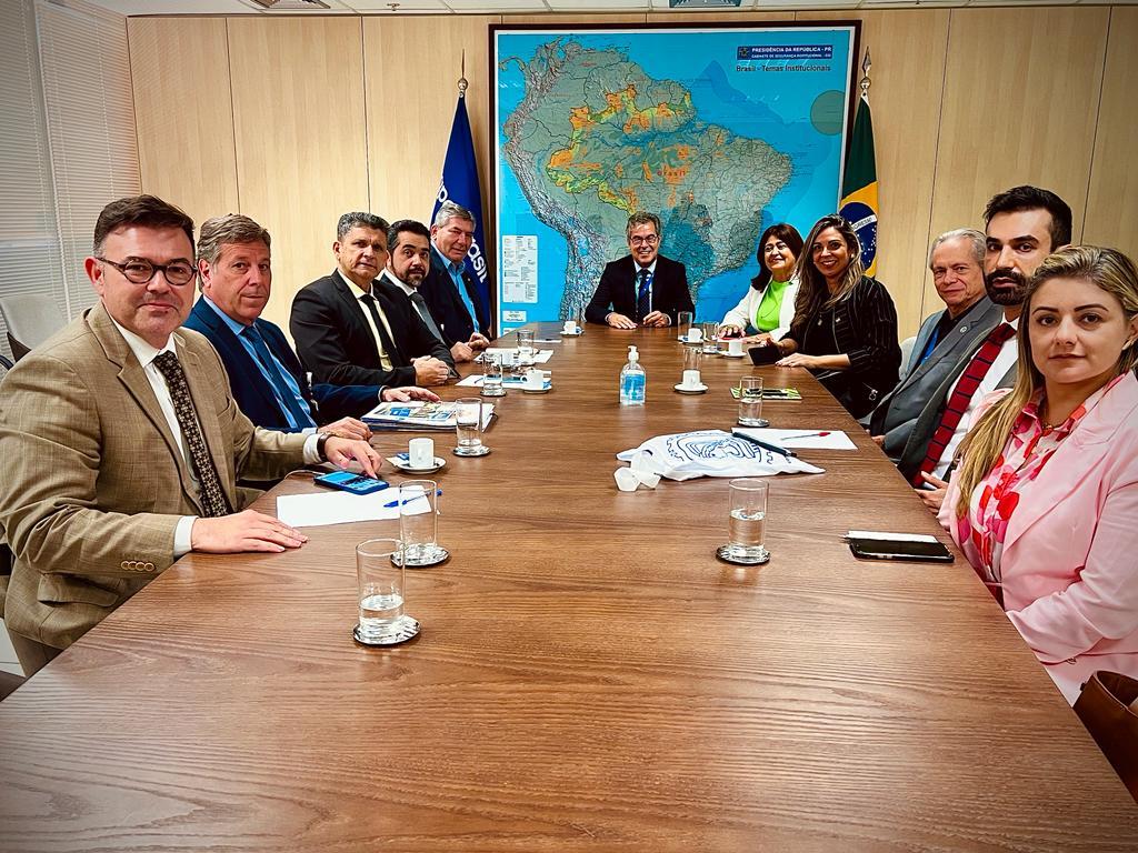 Conduzida pela presidente e vice-presidente do Crea-AC, Carmem Nardino e Lya Beiruth, reunião com o presidente da Apex, Jorge Viana, contou com representantes da assessoria parlamentar e de outras áreas do Confea