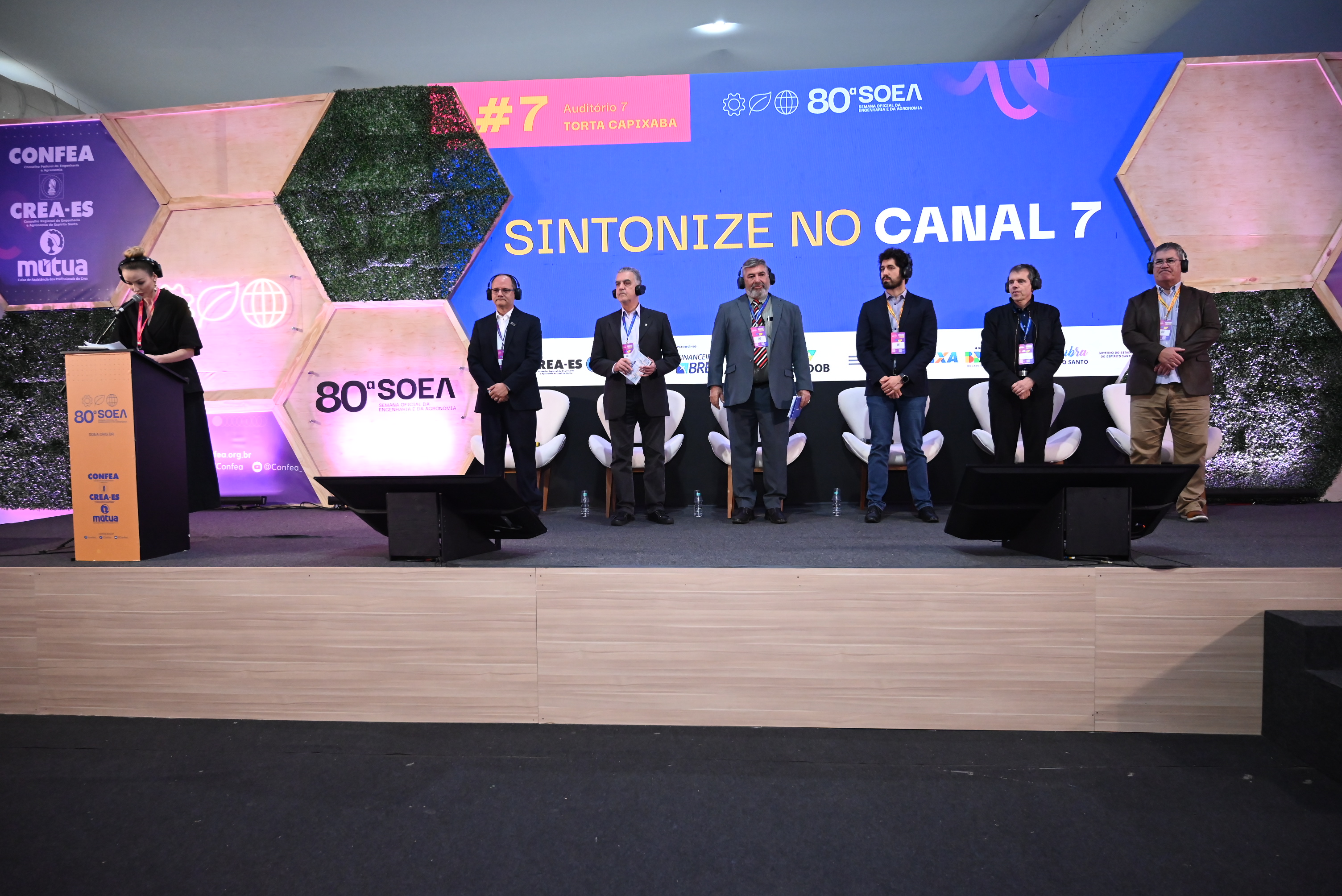 ton_7010.jpg